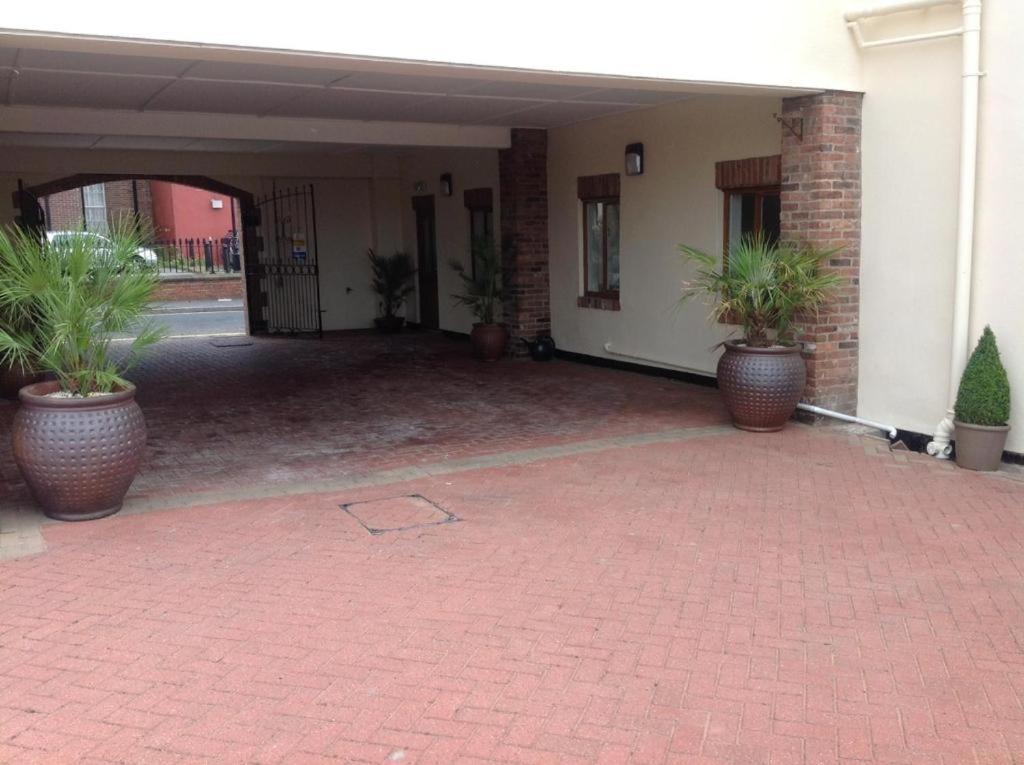 Courtyard Mews Apartment Wakefield Bagian luar foto